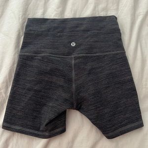 Lululemon yoga shorts stretchy Size 4